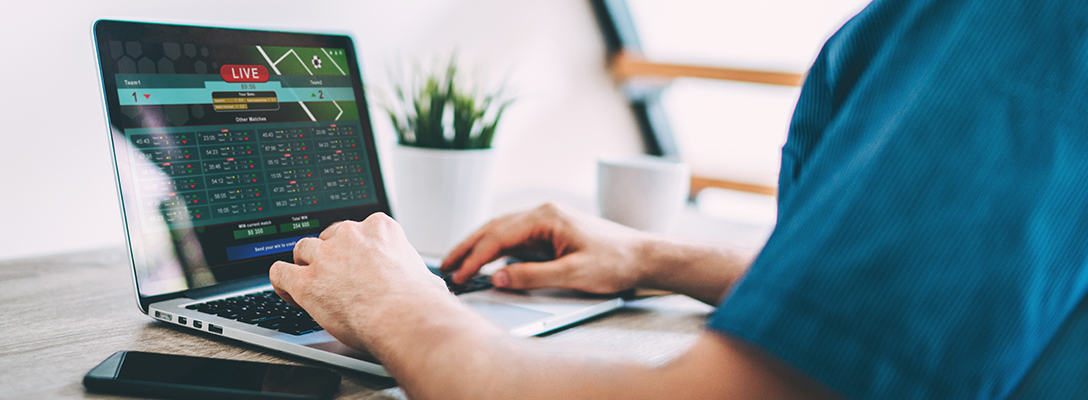 Customize your experience – dark mode, audio controls, and favorites list. 18
